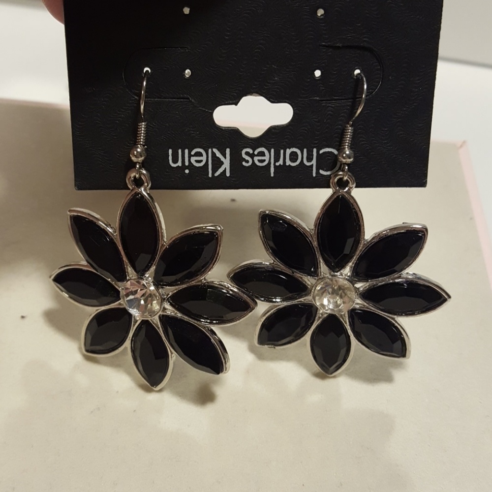 🆑️NWOT Charles Klein black flower earrings - Picture 2 of 3